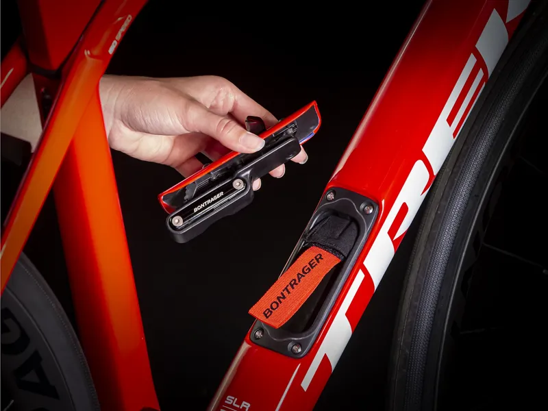 Trek Domane SLR 7 Disc Carbon Road Bike 2021 in Red and Black -4